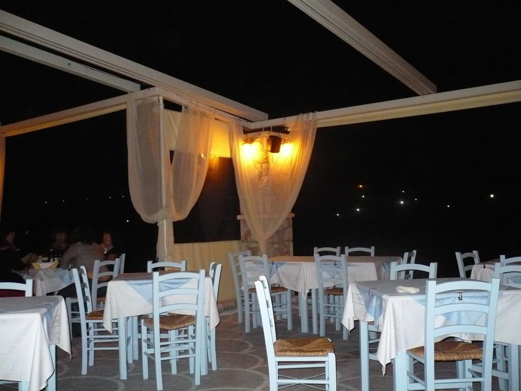Sardis Rooms Kímolos Buitenkant foto