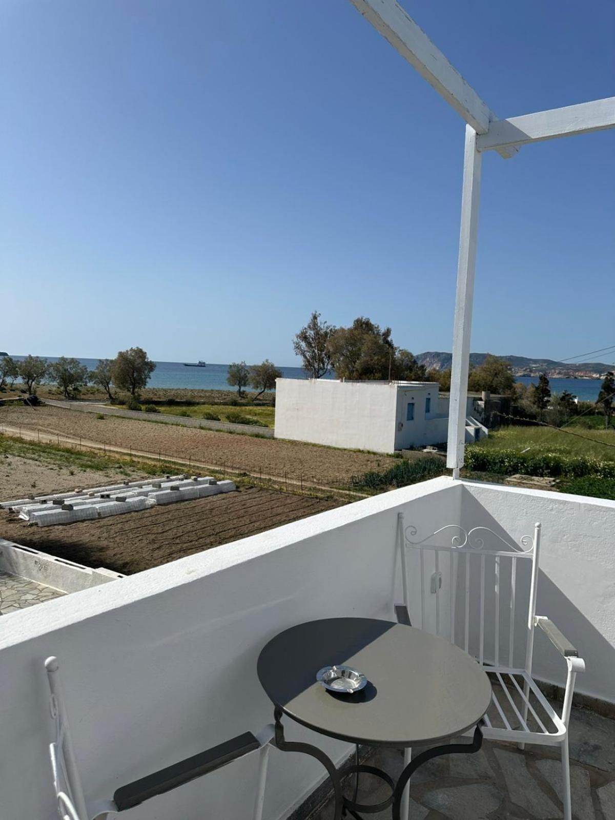 Sardis Rooms Kímolos Buitenkant foto