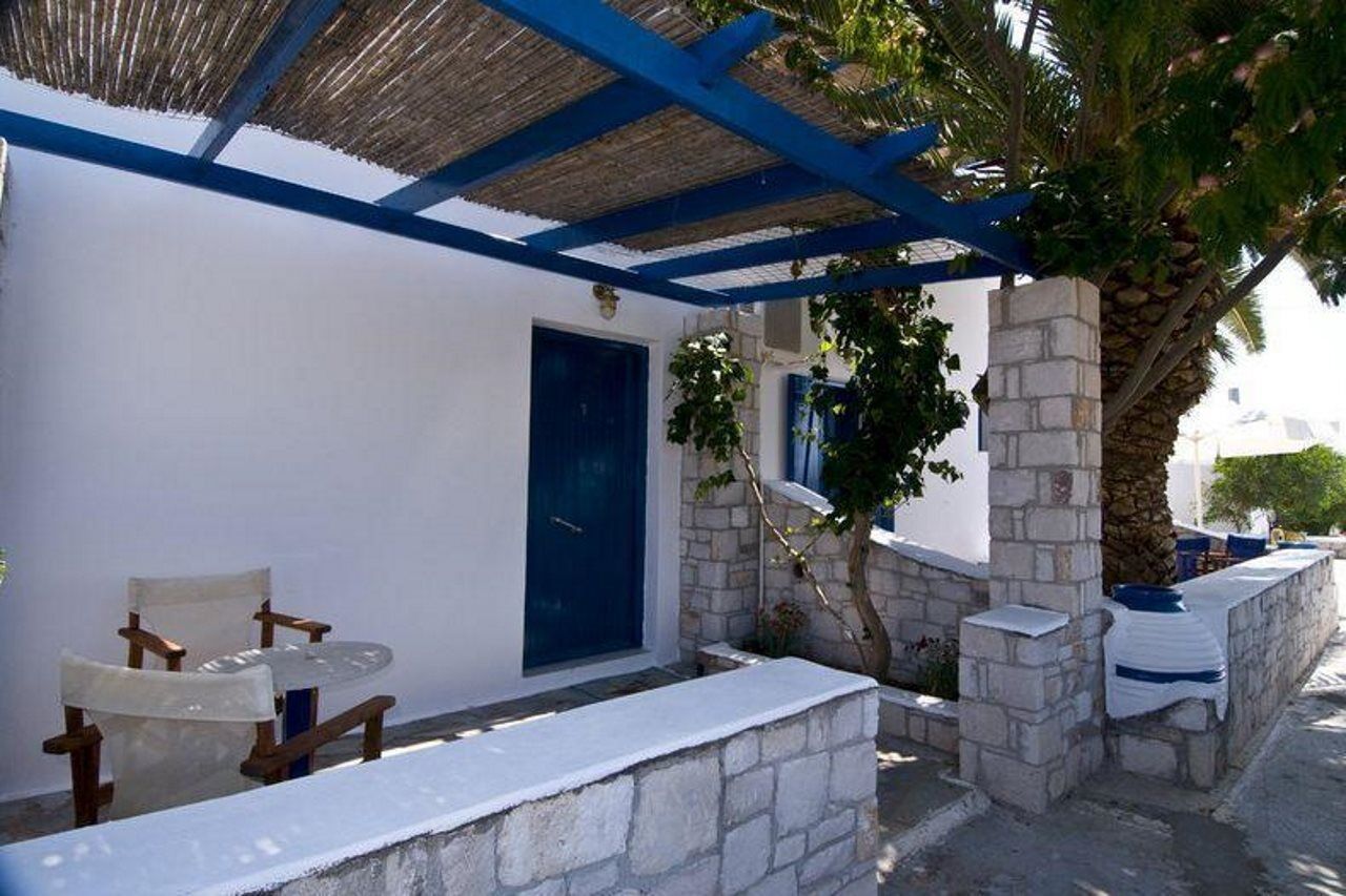 Sardis Rooms Kímolos Buitenkant foto